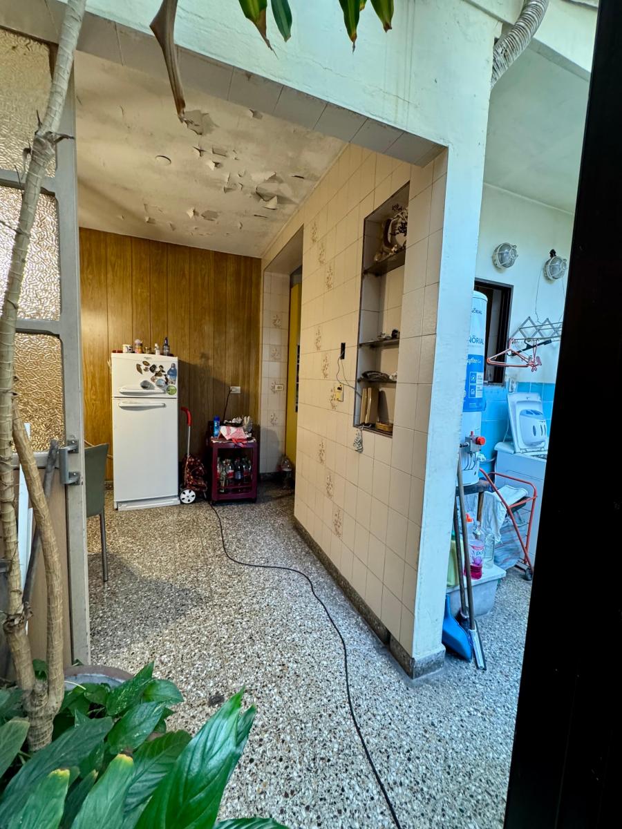 Casa con Local Ideal Refacción o Emprendimiento Inmobiliario 2