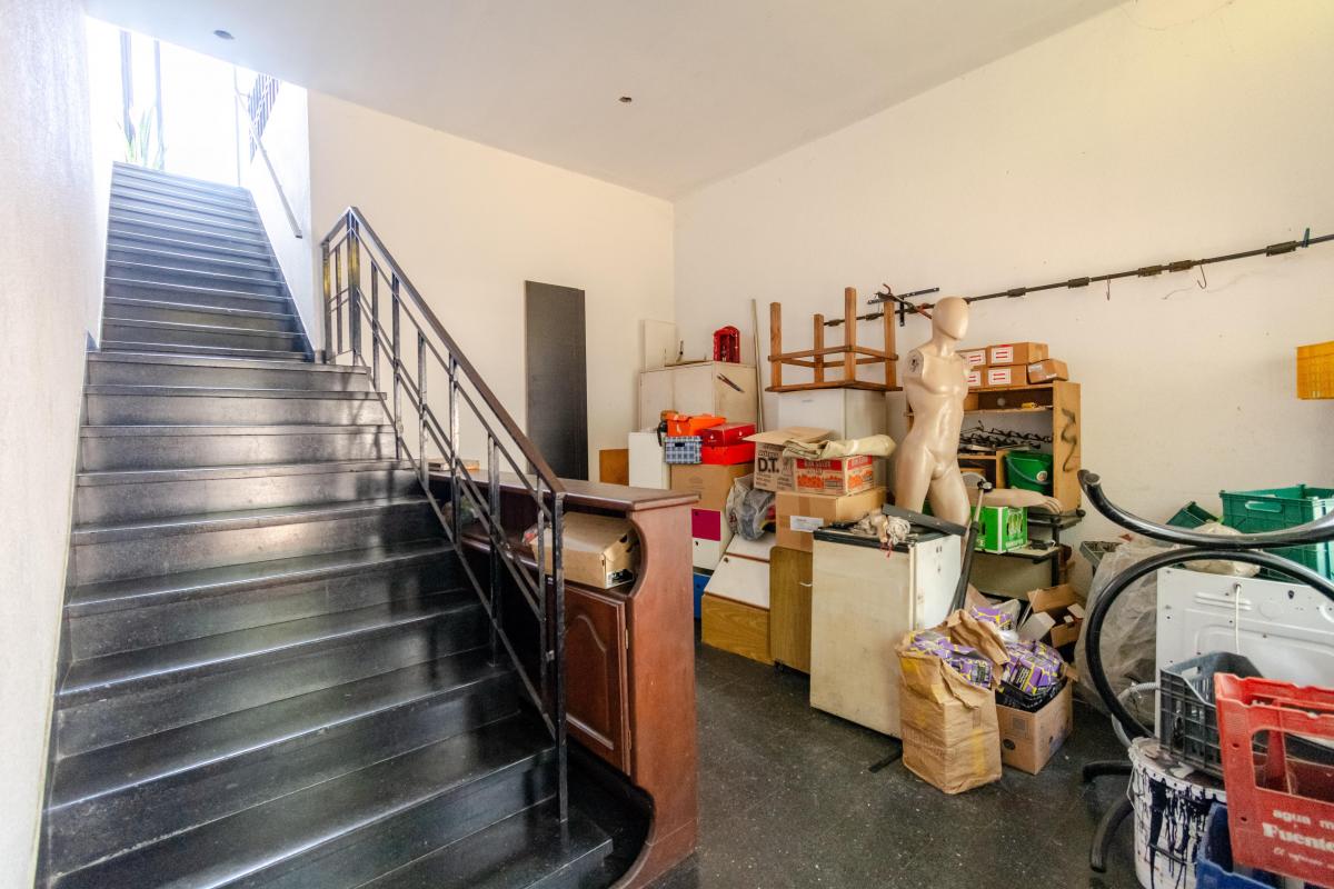 Venta de Deposito con Vivienda en Zona Isla 4