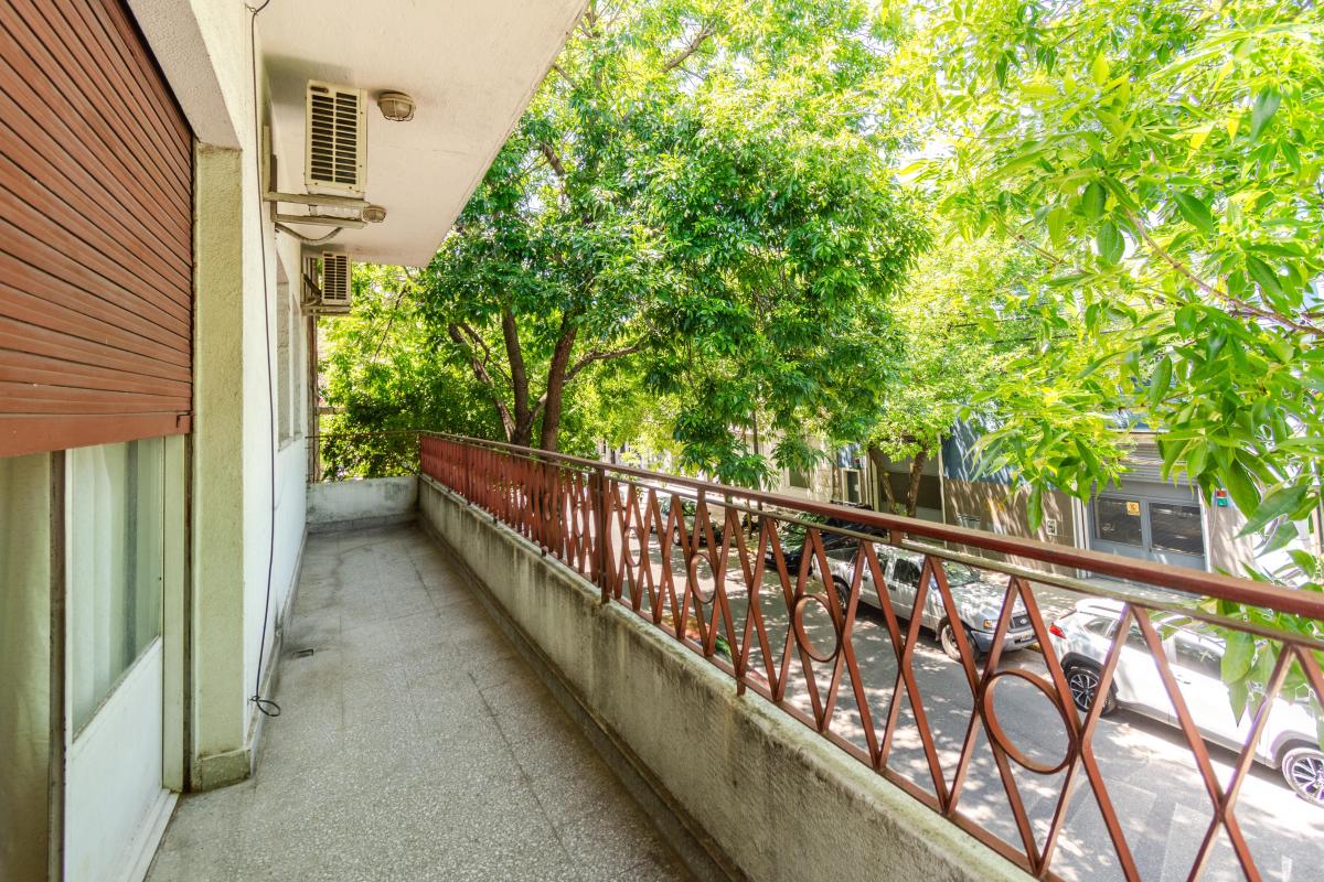 Venta de Deposito con Vivienda en Zona Isla 2