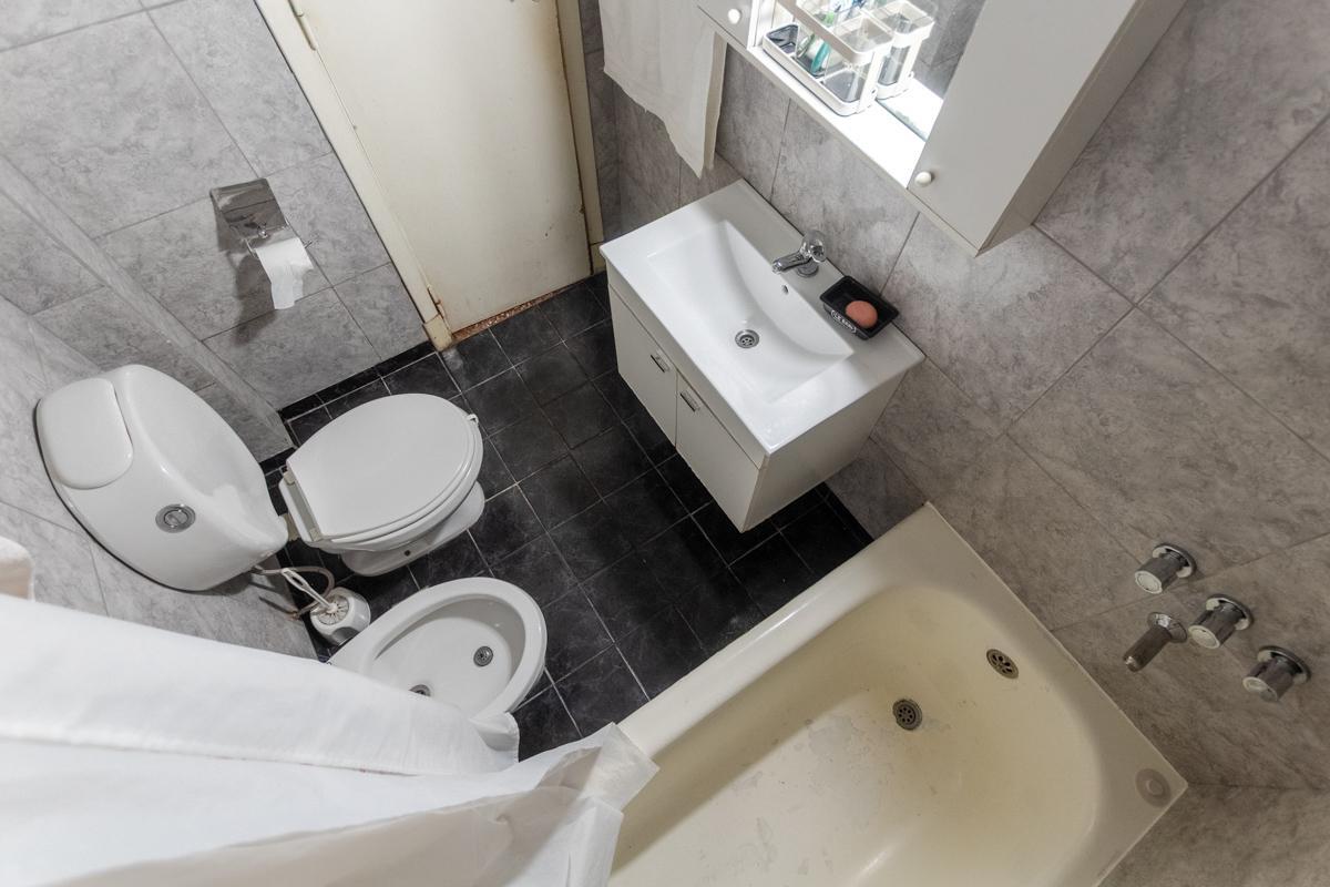 Venta - Amplio Departamento de 5 Ambientes Colegiales! 1