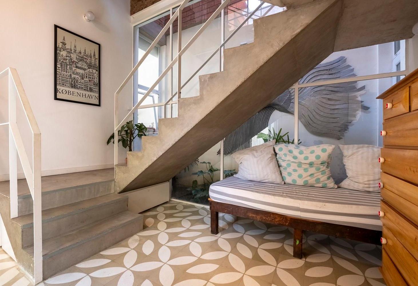 VENTA — Casa Arquitectónica 6 Ambientes con Patio, Terraza, Jardín y Cochera