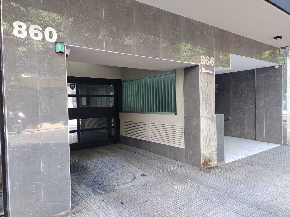 COCHERA CUBIERTA EN PLENO BARRIO DE CABALLITO
