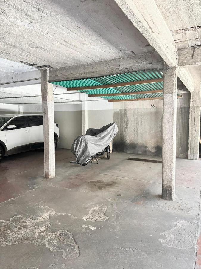 Foto de Cochera cubierta en planta baja, a metros de Av San Martin y Juan B, imagen 2