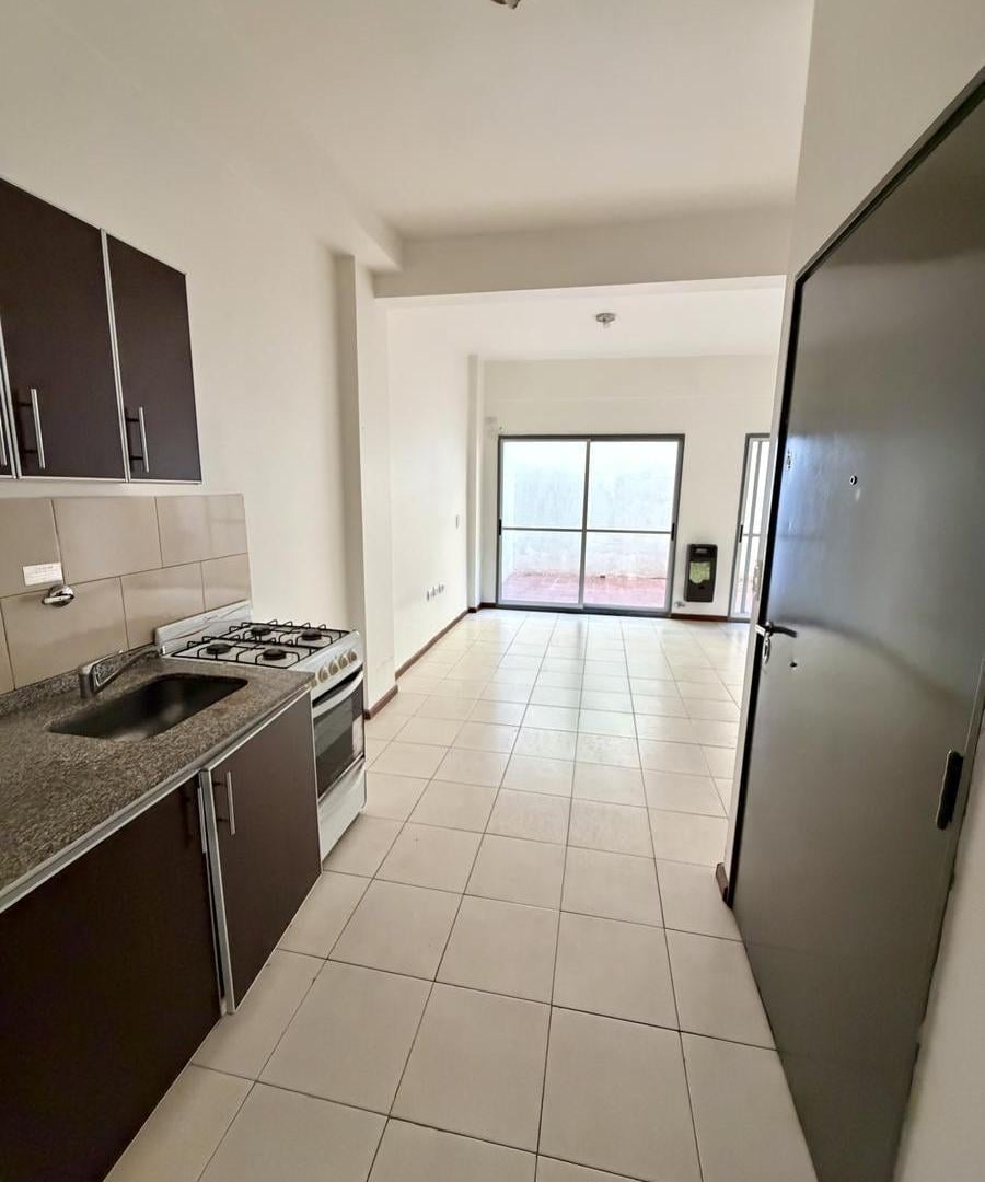 Foto de Monoambiente en Planta Baja con Gran Patio – Villa Santa Rita, imagen 3