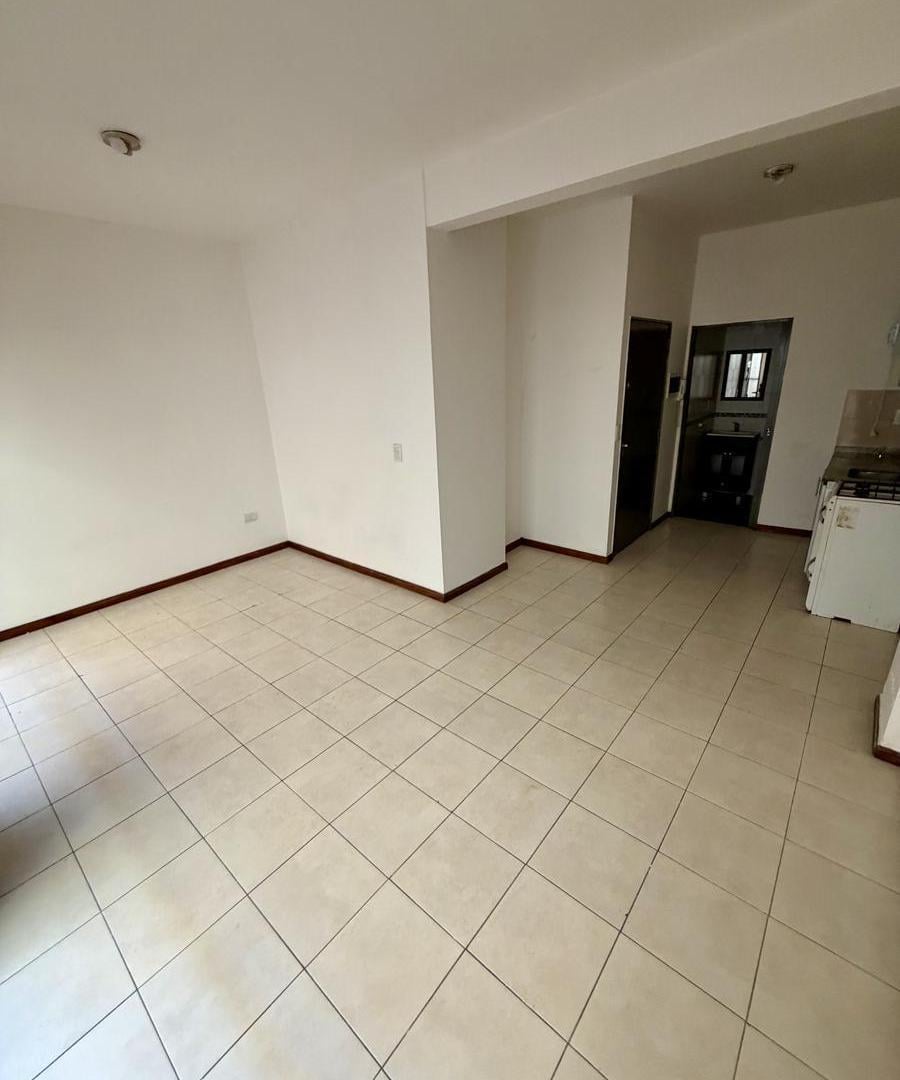 Monoambiente en Planta Baja con Gran Patio – Villa Santa Rita