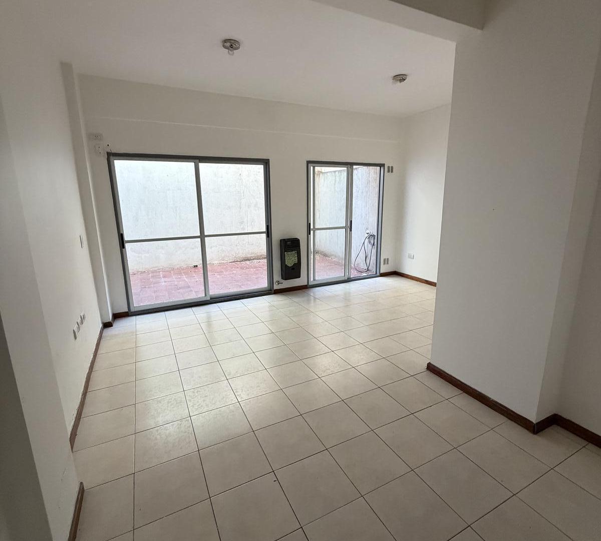Foto de Monoambiente en Planta Baja con Gran Patio – Villa Santa Rita, imagen 2