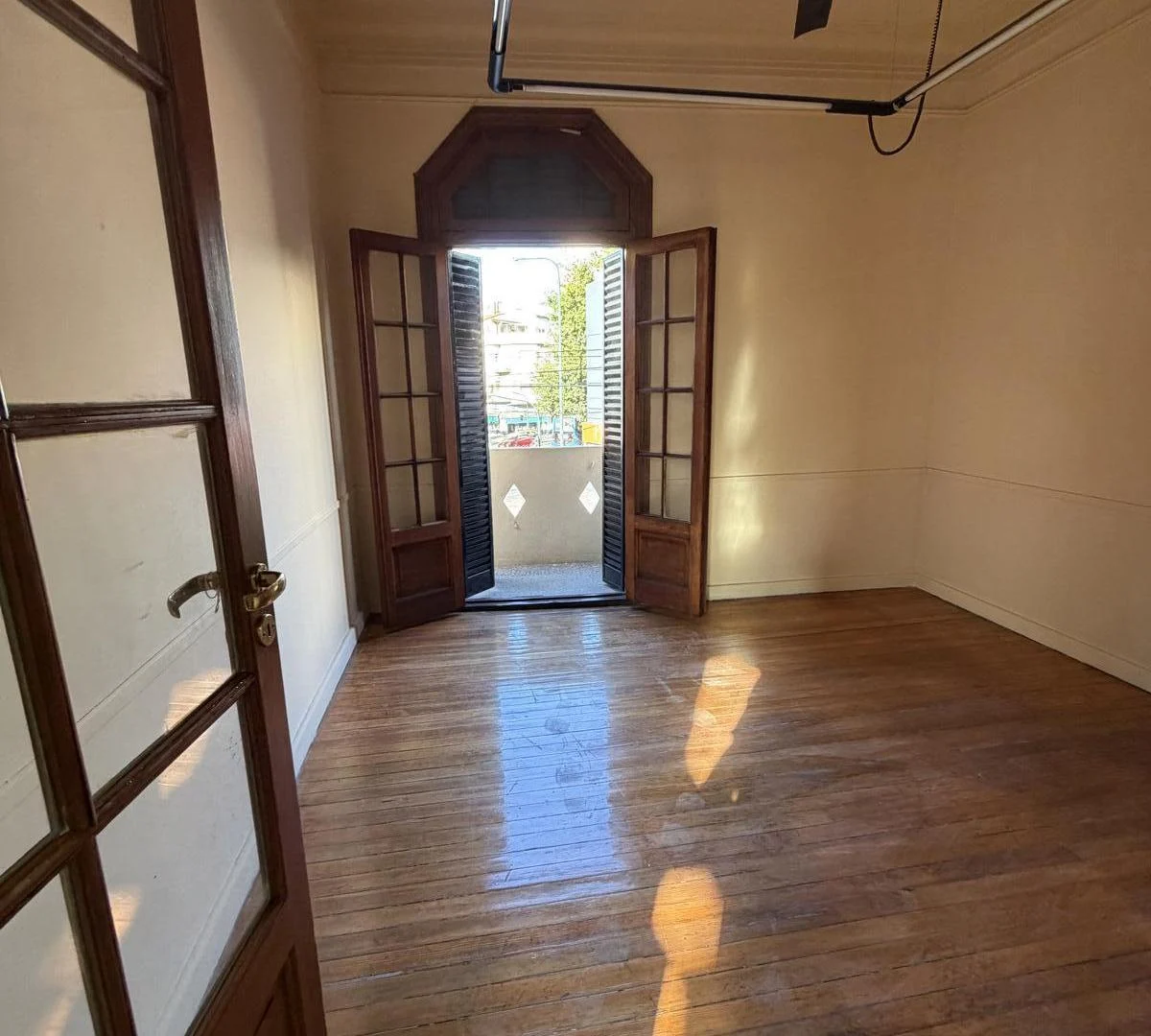 PH COMERCIAL EN ALQUILER – 6 AMBIENTES – ENTRADA INDEPENDIENTE