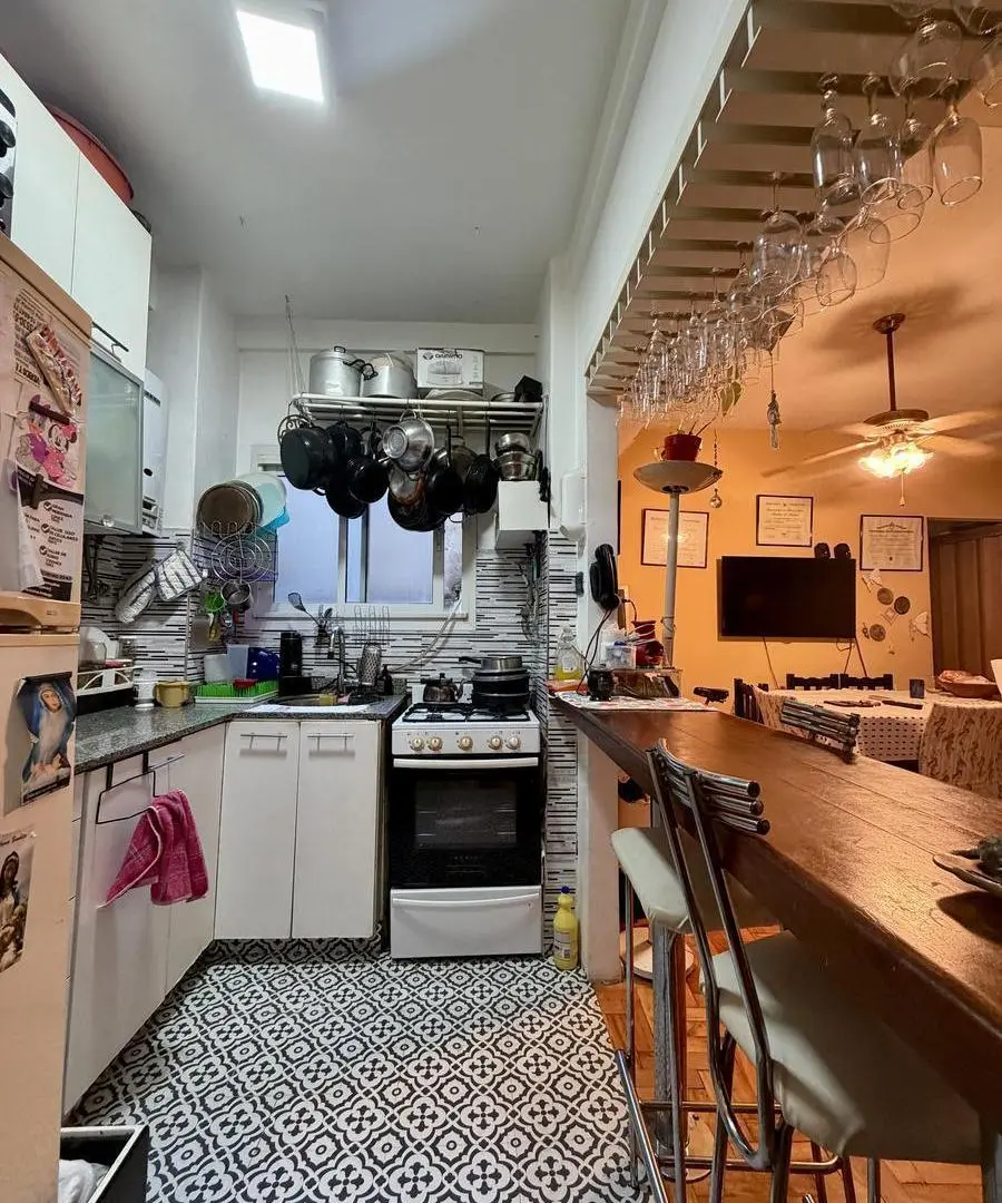 Oportunidad: 2 ambientes en 1° piso, a pasos de Av. San Martín 2