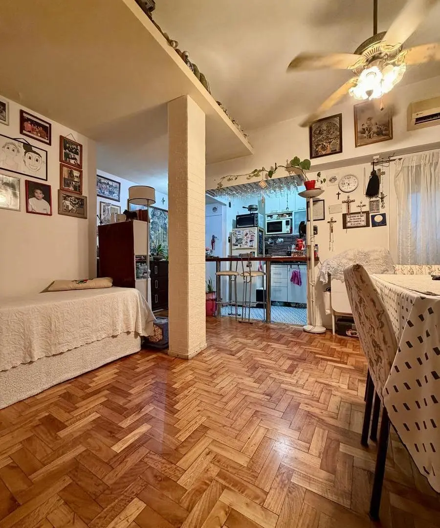 Oportunidad: 2 ambientes en 1° piso, a pasos de Av. San Martín 5