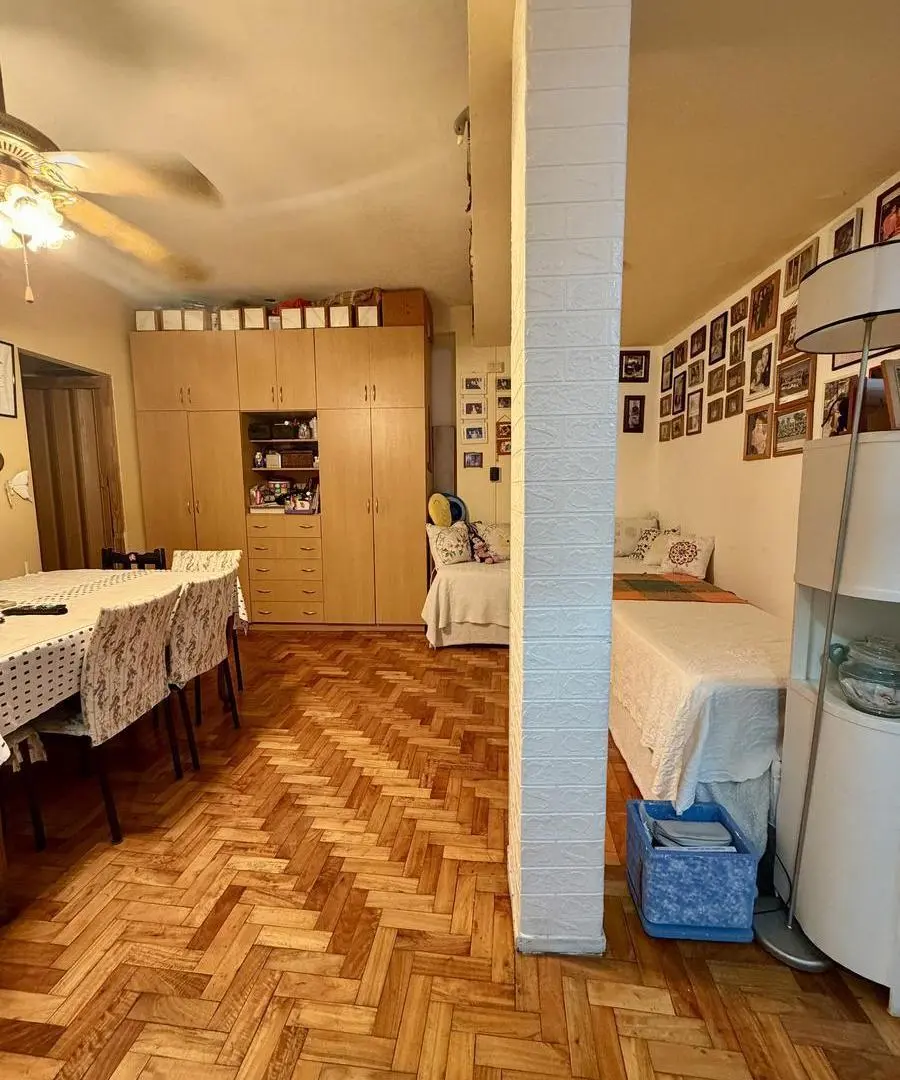 Oportunidad: 2 ambientes en 1° piso, a pasos de Av. San Martín 4
