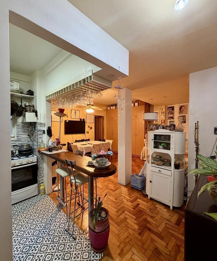 Oportunidad: 2 ambientes en 1° piso, a pasos de Av. San Martín