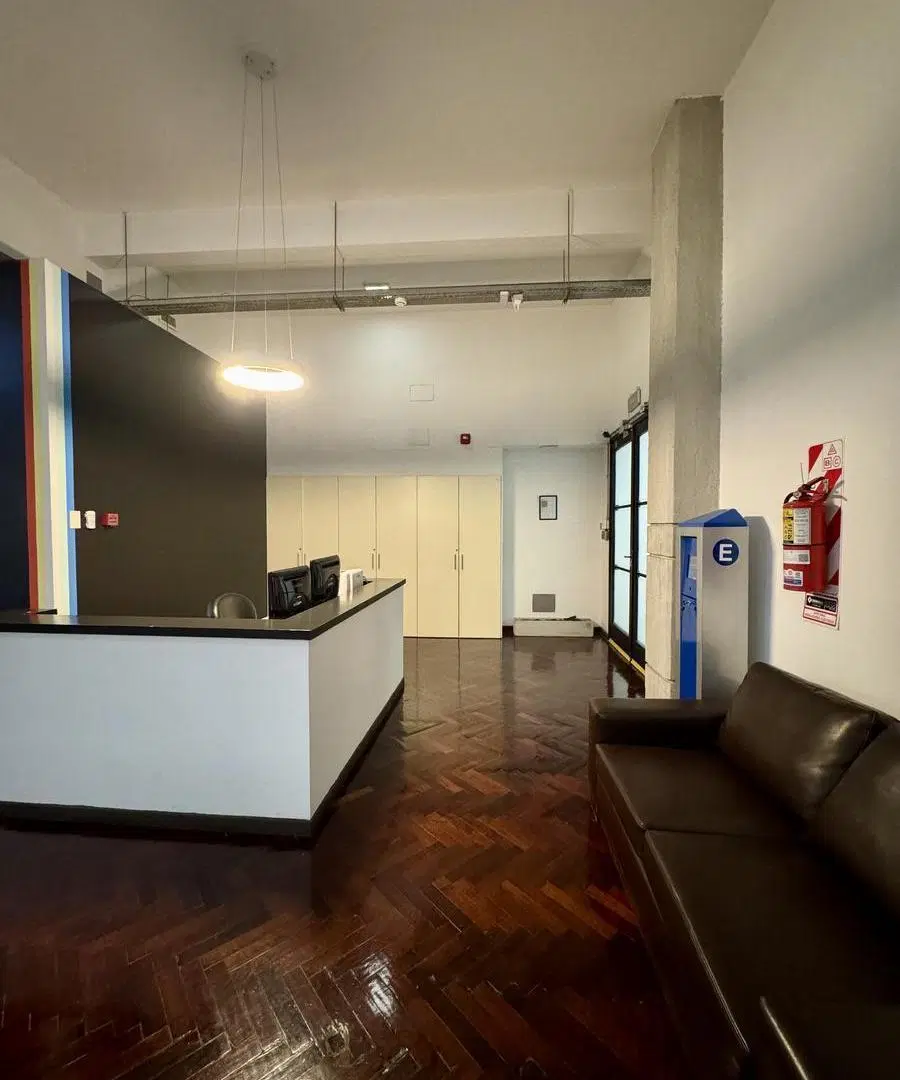 Gran Oficina Corporativa de Planta Completa – Ideal Coworking o Estudio Profesional 4