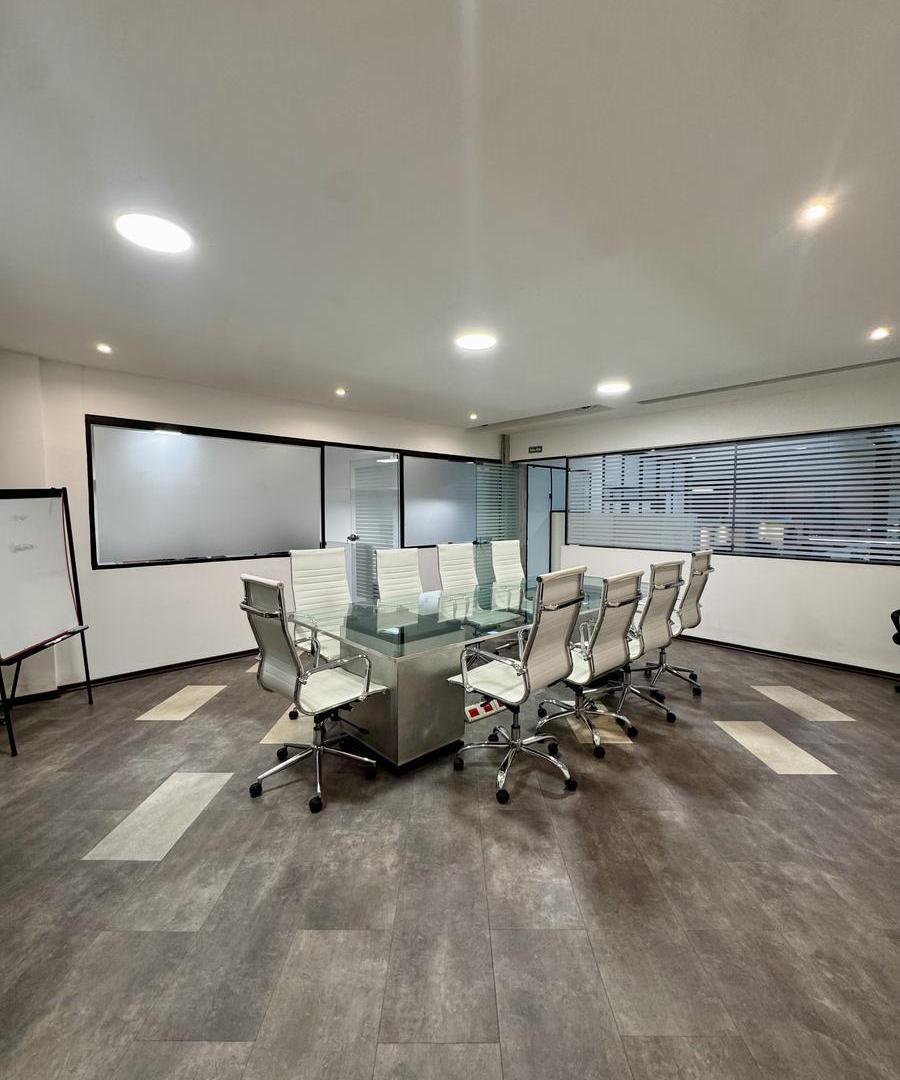 Foto de Gran Oficina Corporativa de Planta Completa – Ideal Coworking o Estudio, imagen 2