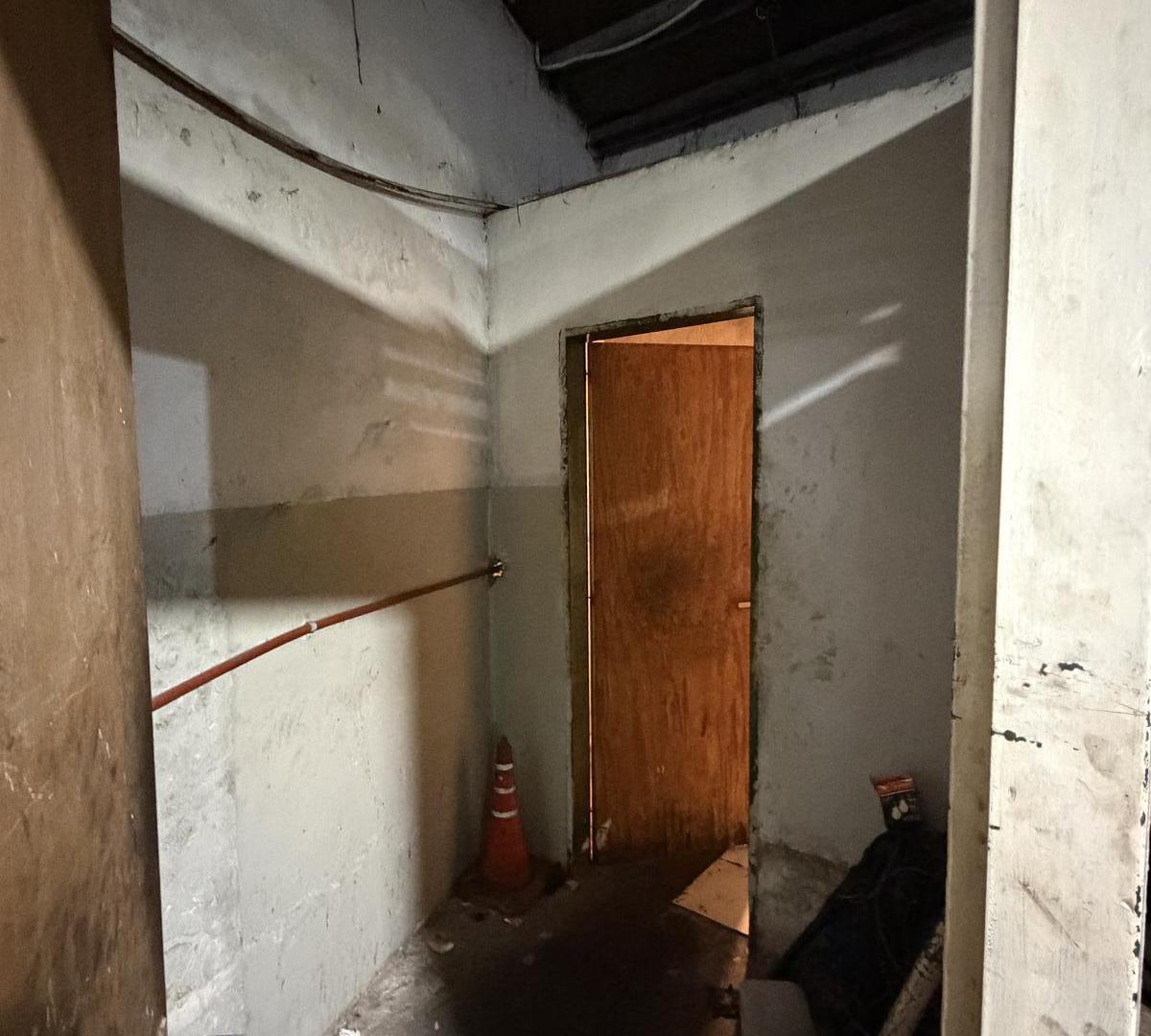 Foto de IMPORTANTE COMPLEJO COMERCIAL CON DOS DEPÓSITOS Y DOS VIVIENDAS, imagen 2