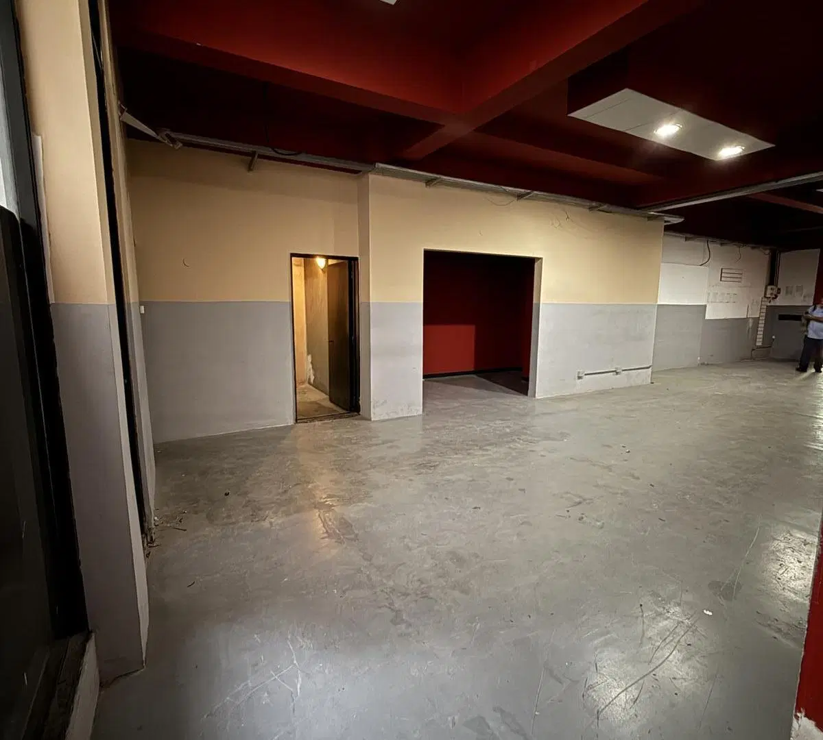 LOCAL COMERCIAL EN ALQUILER SOBRE AV. WARNES al 900 3