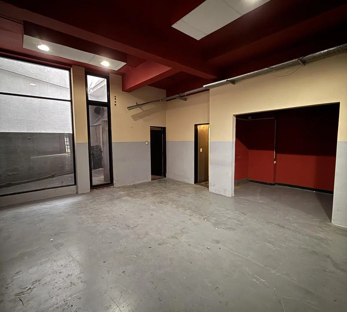 LOCAL COMERCIAL EN ALQUILER SOBRE AV. WARNES al 900 5