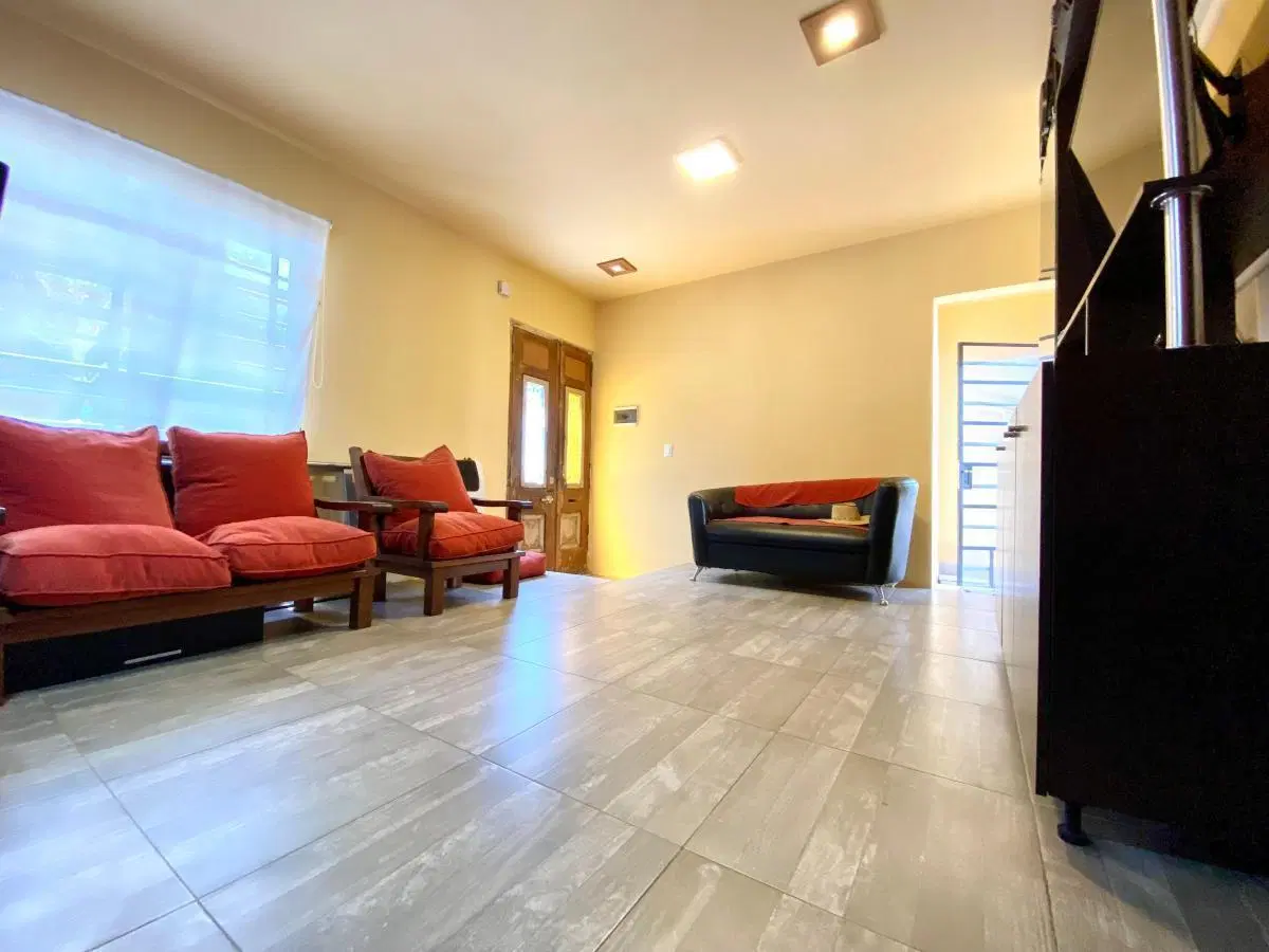 Casa en excelente estado con posibilidad de subdivisión (planos aprobados) 3