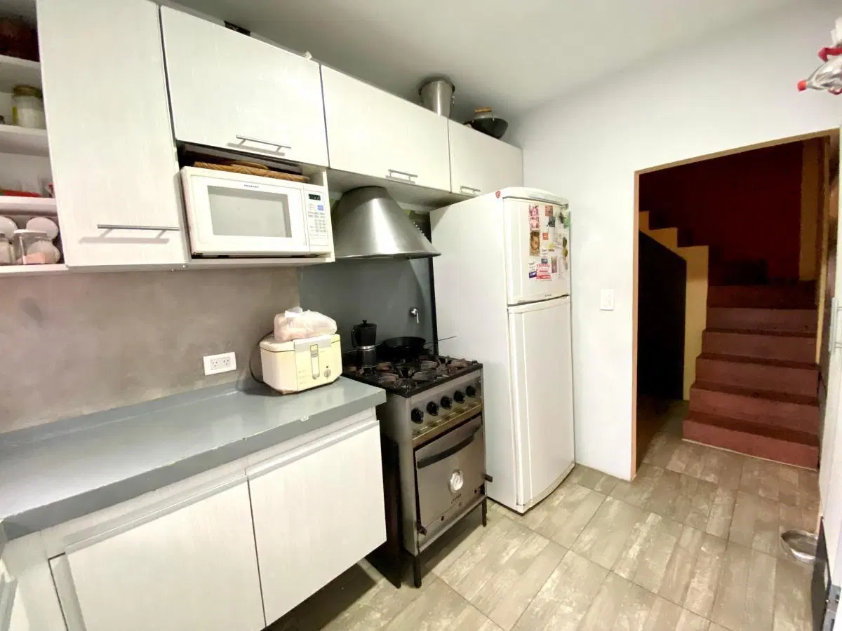 Casa en excelente estado con posibilidad de subdivisión (planos aprobados) 2