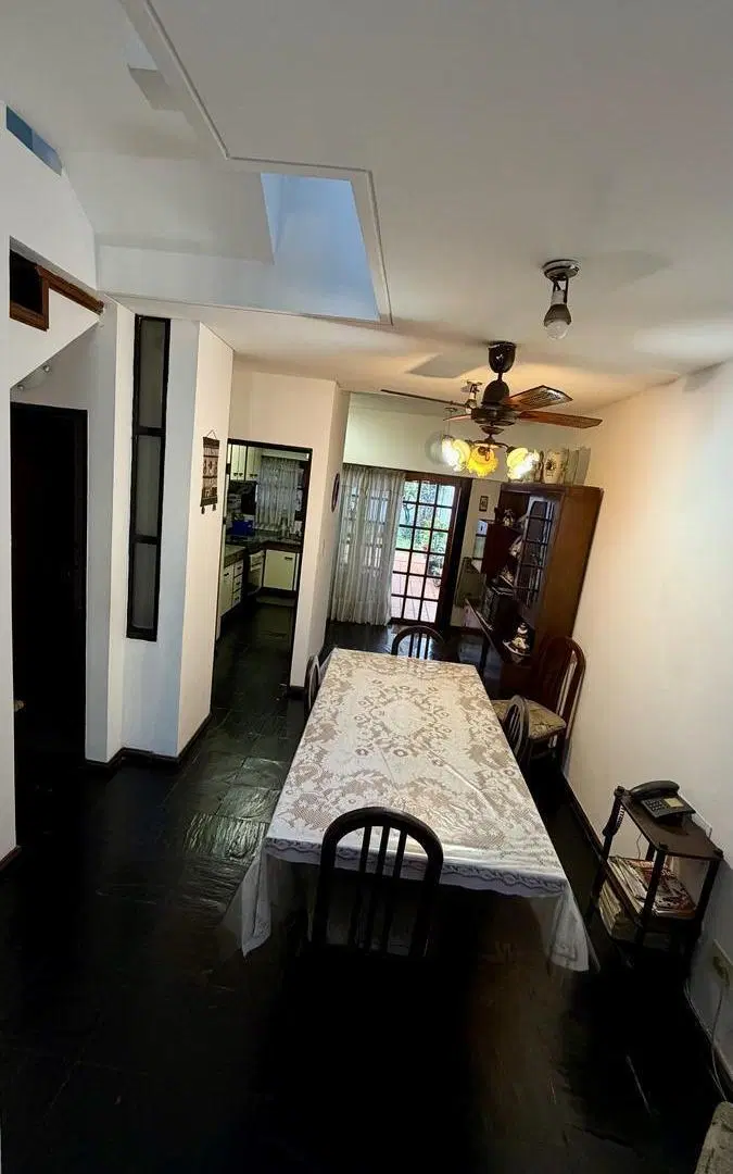 Exclusivo Triplex de 4 Ambientes con Cochera y Gran Jardín – 206 m² Totales 2