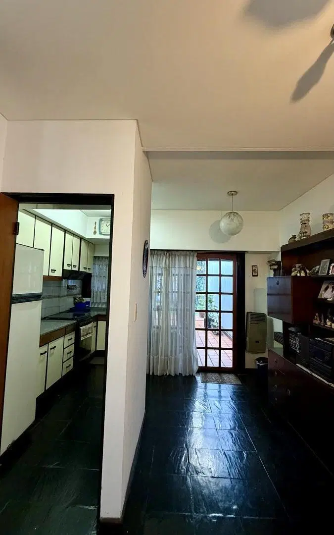 Exclusivo Triplex de 4 Ambientes con Cochera y Gran Jardín – 206 m² Totales 8