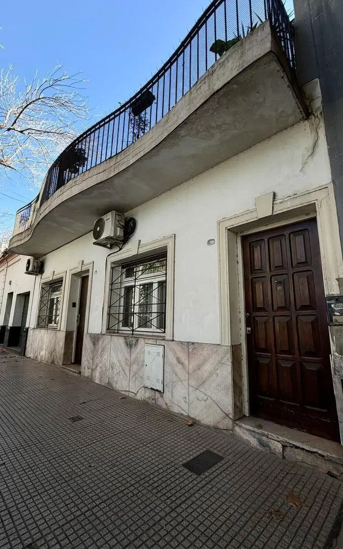Lote Propio de 216 m² con Casa, Galpón y Gran Potencial de Desarrollo 4