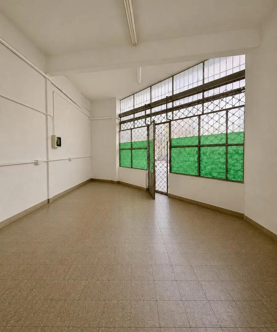 Excelente Local en Esquina – Máxima Visibilidad y Gran Potencial Comercial 2