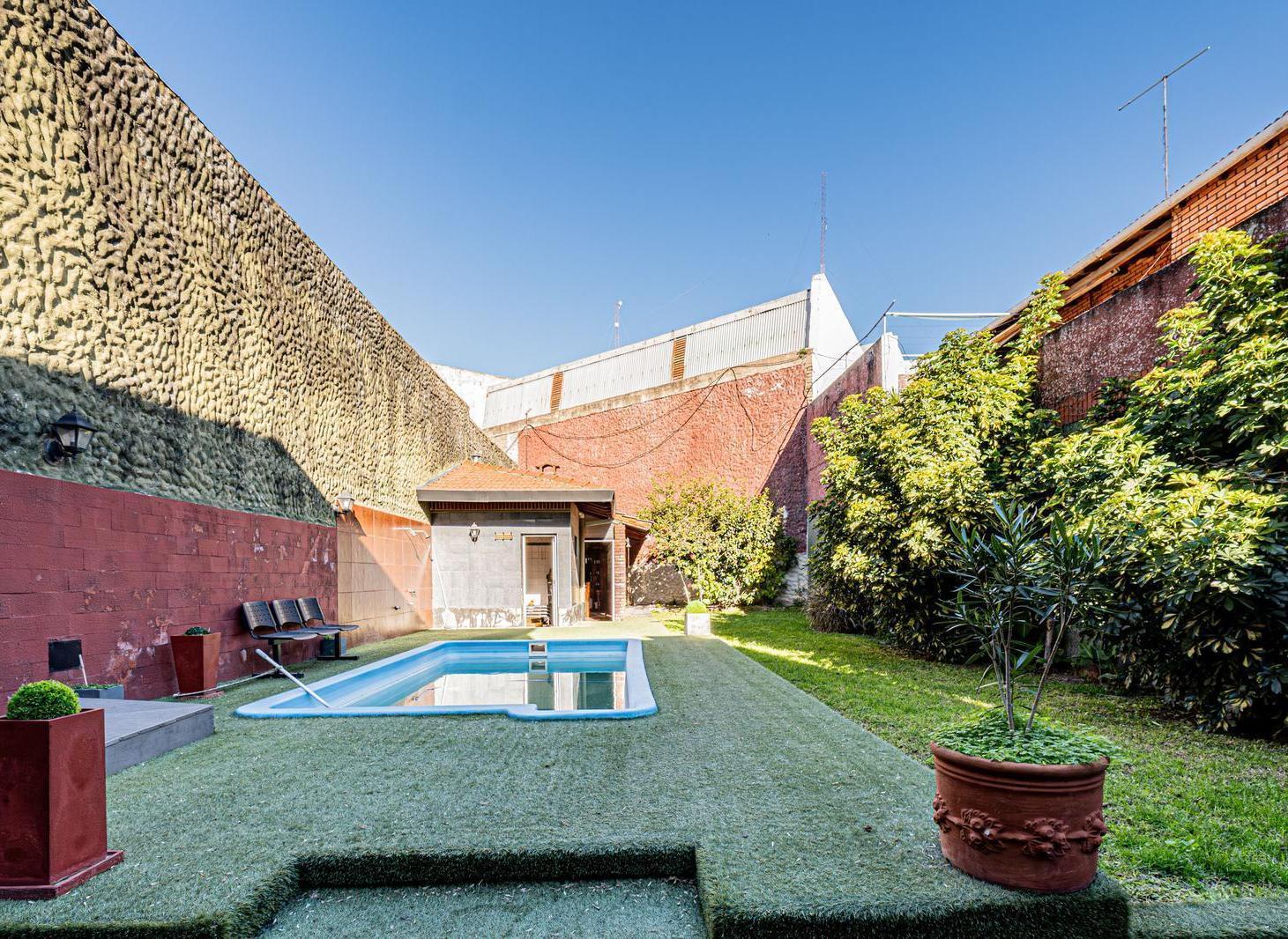 Foto de Casa 4 Amb con Jardín, Pileta, Quincho, imagen 4