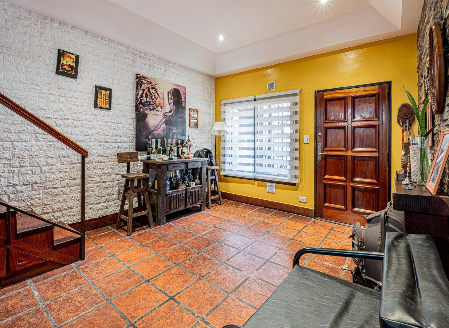 Foto de Casa 4 Amb con Jardín, Pileta, Quincho, imagen 2