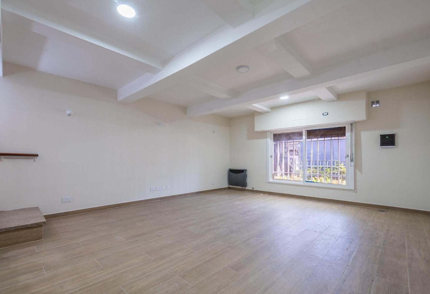 Foto de Casa reciclada a nuevo con pileta, quincho, garage, imagen 4