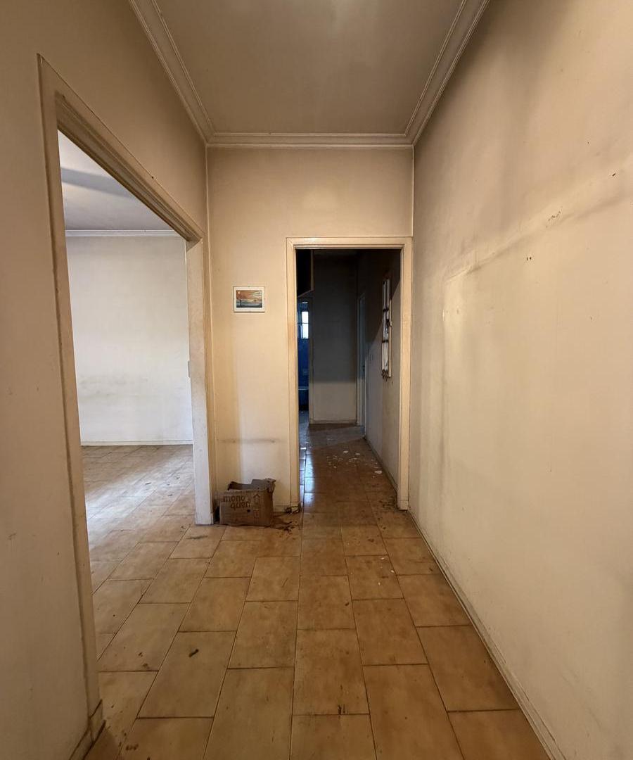 Foto de 3 amb Primer piso a refaccionar, muy luminoso y amplio, imagen 2