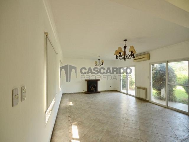 Excelente Chalet de 5 ambientes en Club de Campo El Lauquen