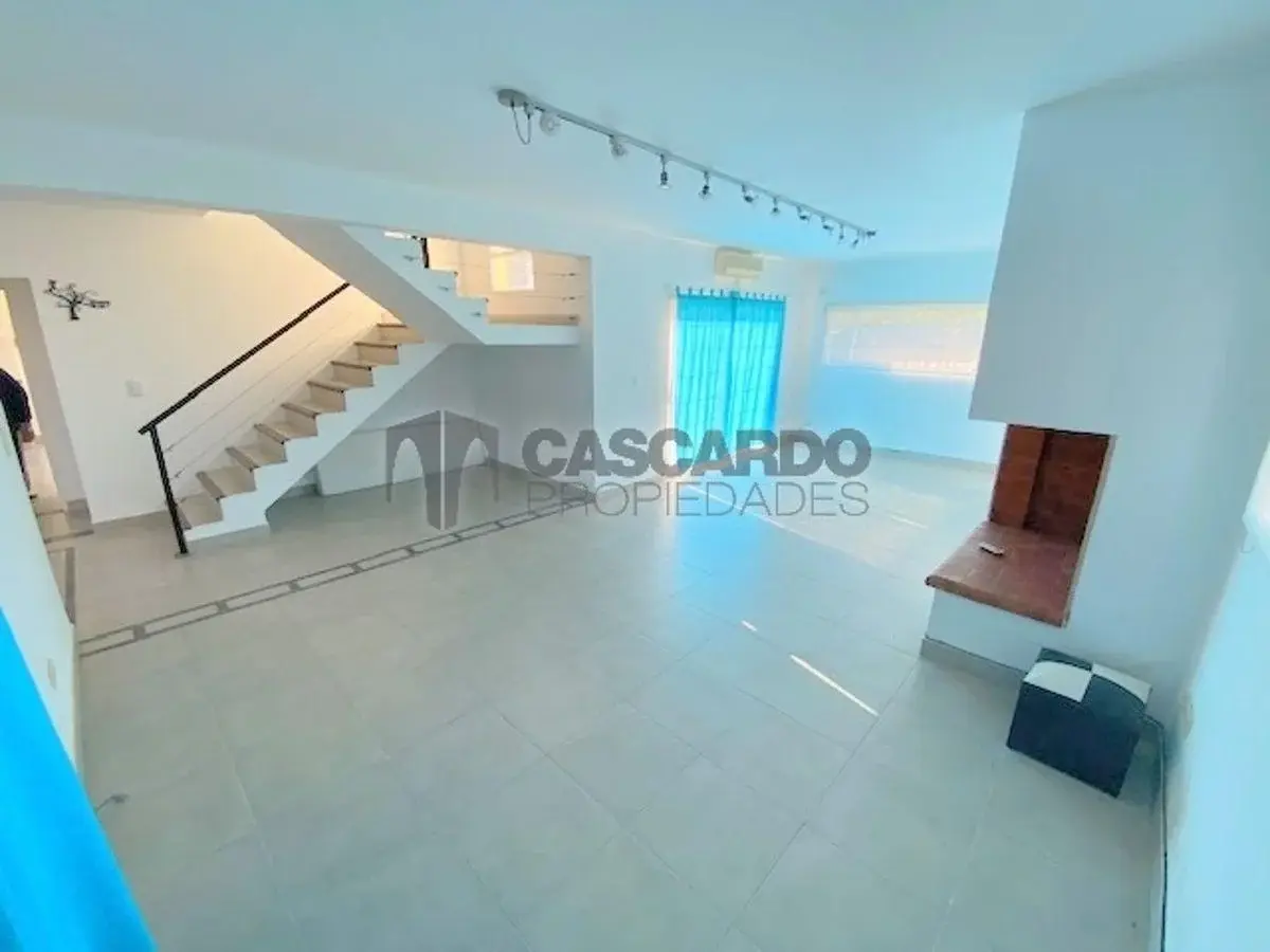 Casa 3 dormitorios con piscina El Lauquen 5
