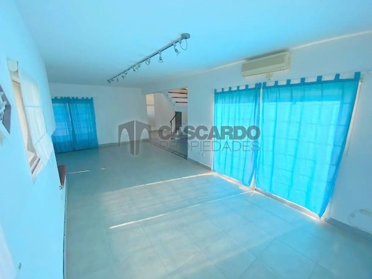 Casa 3 dormitorios con piscina El Lauquen 4