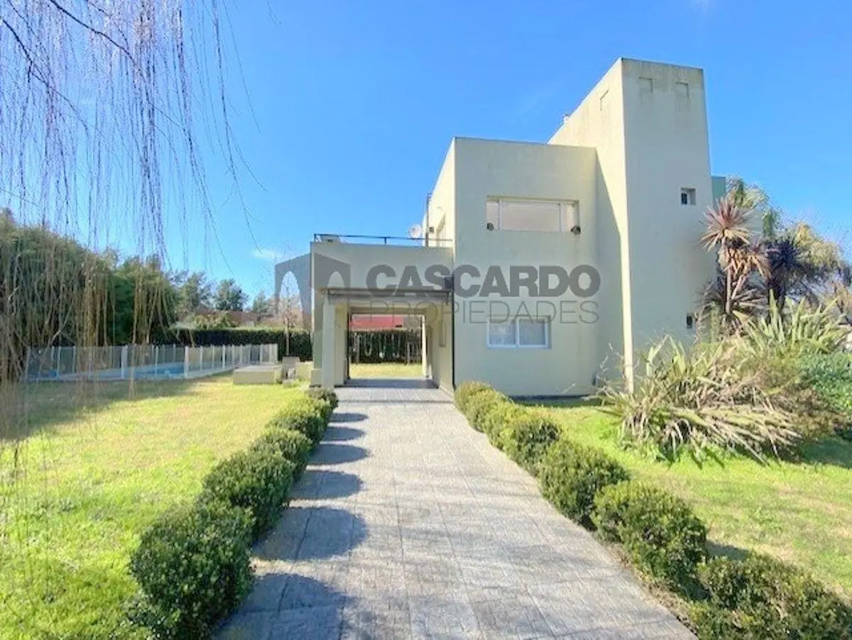Casa 3 dormitorios con piscina El Lauquen 3