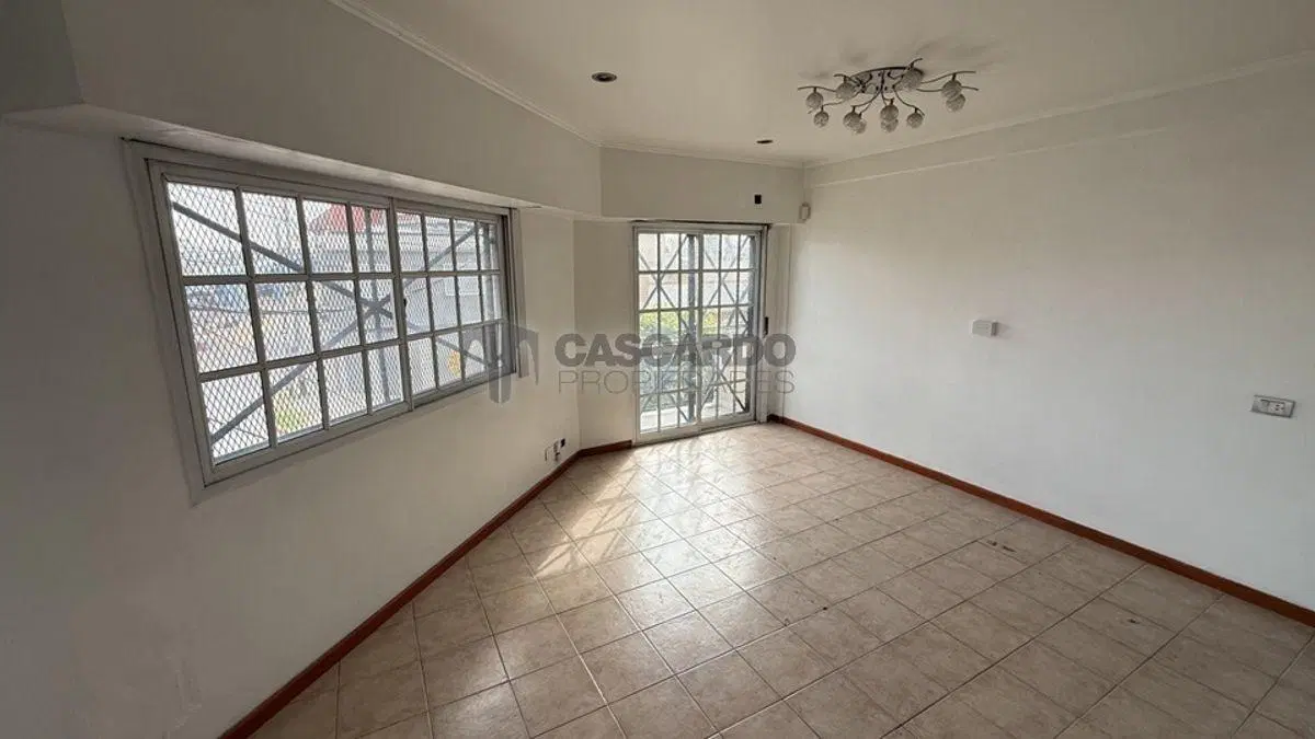 Dpto tipo dúplex en 1er piso por escalera sin expensas 4