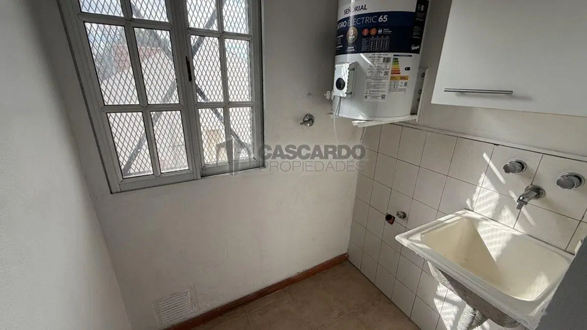 Dpto tipo dúplex en 1er piso por escalera sin expensas 5