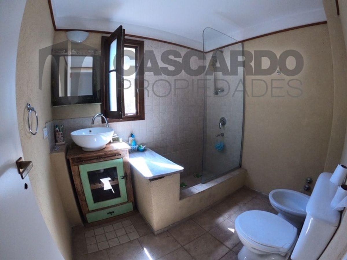 Foto de Chalet estilo campo 5 ambientes con piscina, imagen 1