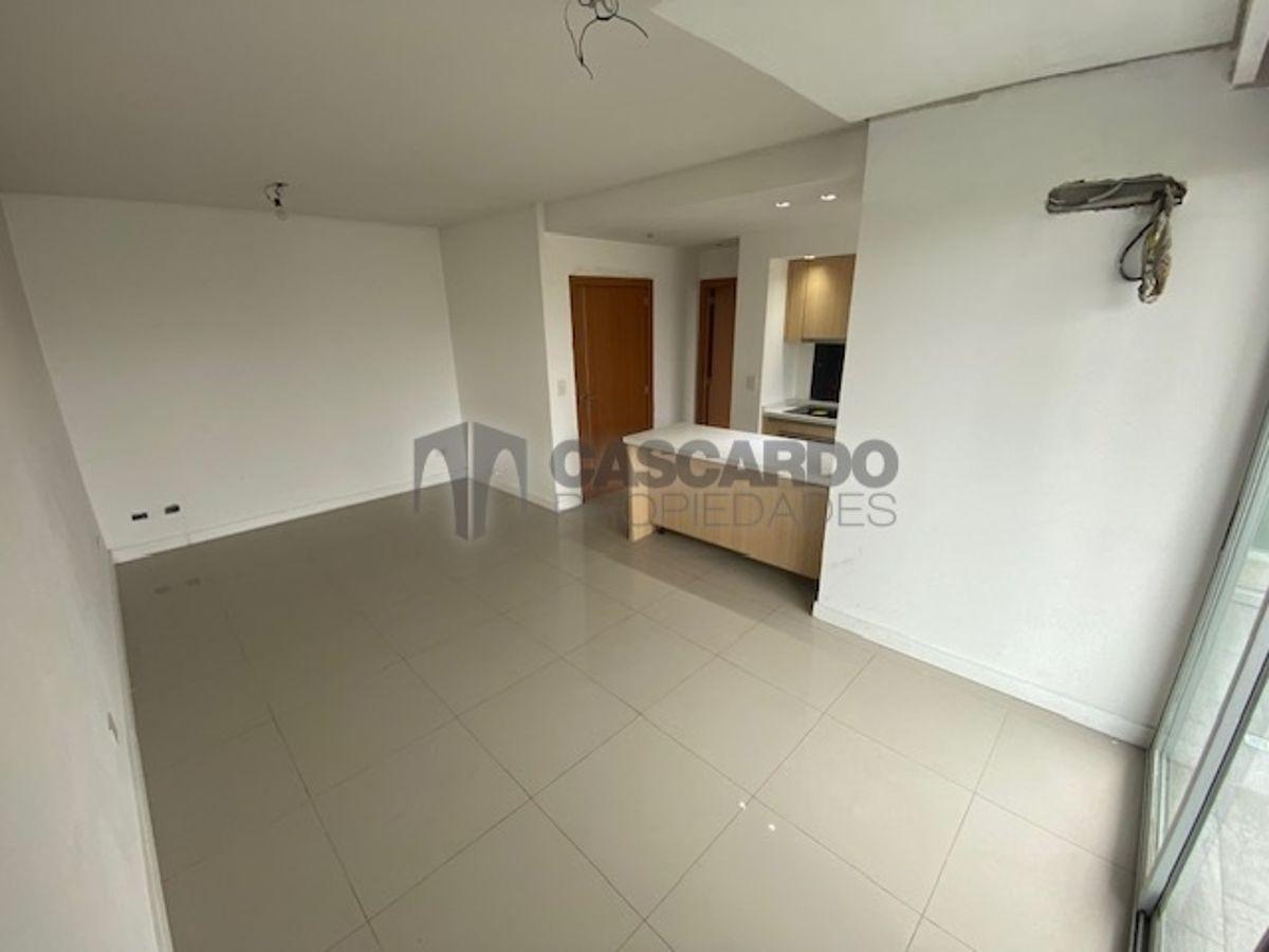 Foto de Departamento de 1 dormitorio y cochera en alquiler en Lanús Oeste, imagen 2