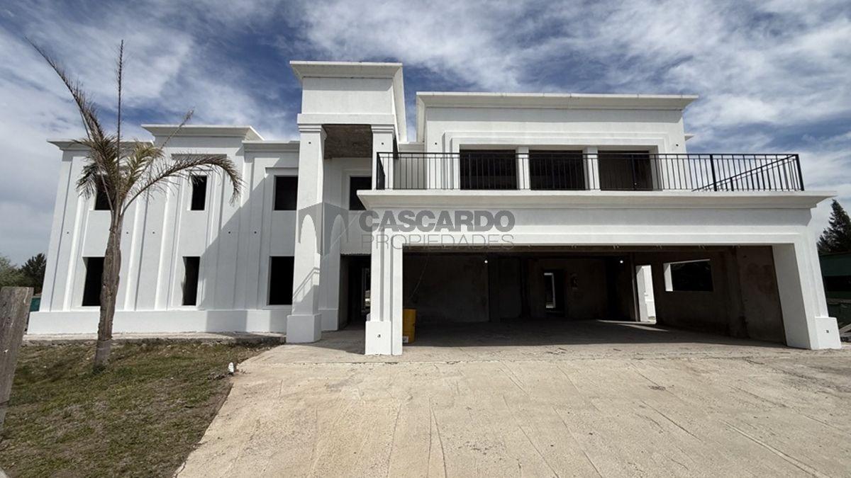 Foto de Casa de 7 ambientes con piscina y quincho. A terminar., imagen 1