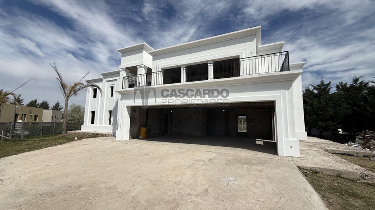 Foto de Casa de 7 ambientes con piscina y quincho. A terminar., imagen 3
