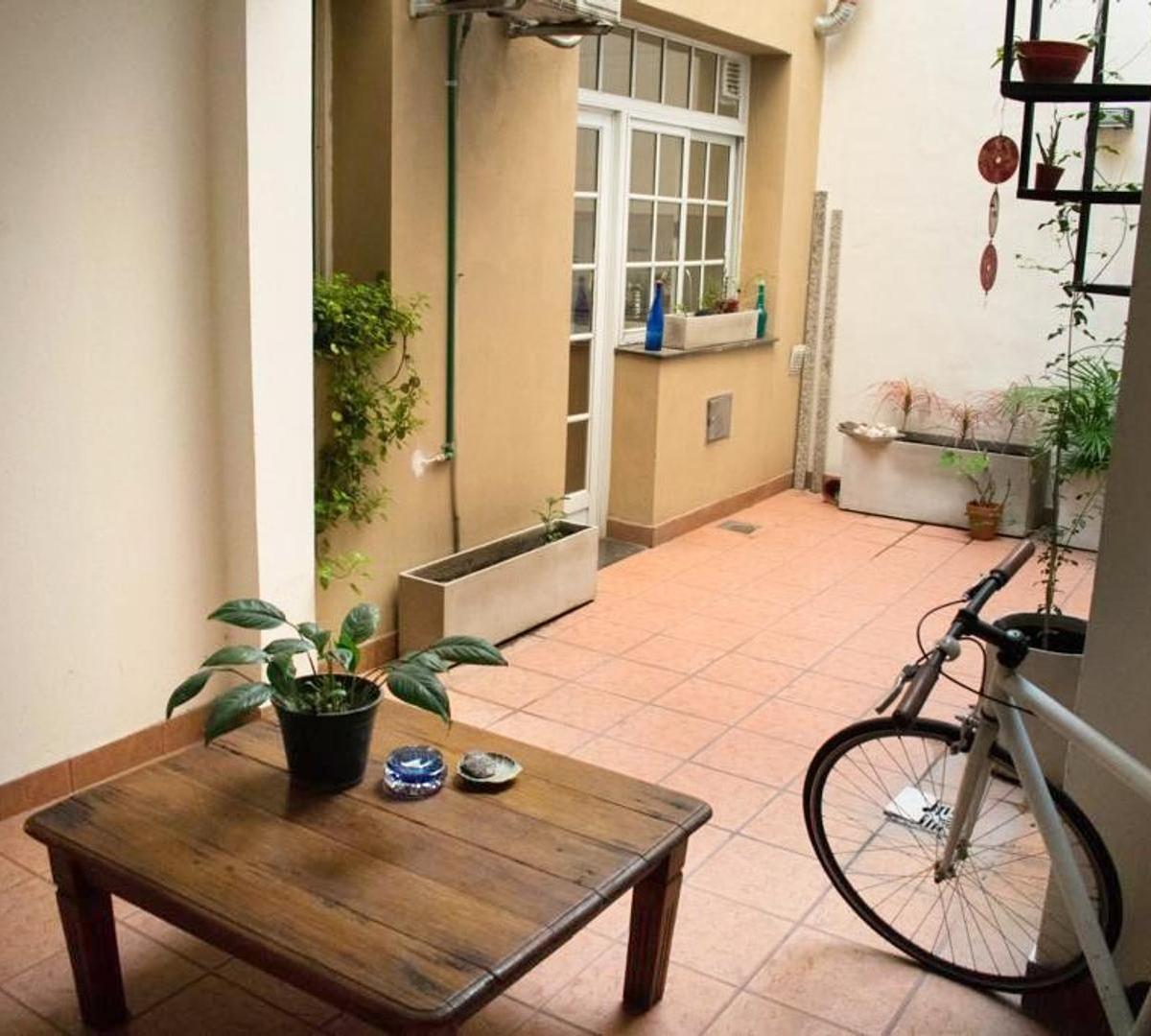 Hermosa Casa Lote Propio 4 Ambientes, Patio y Terraza. 2