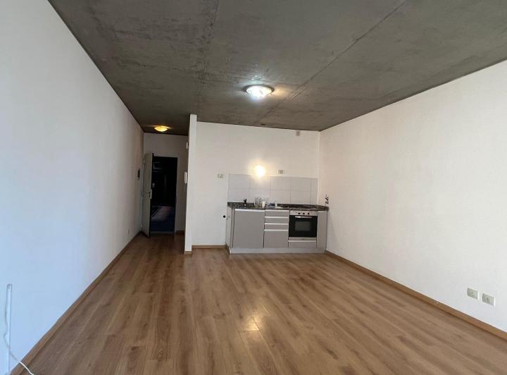 Monoambiente con balcón y cochera