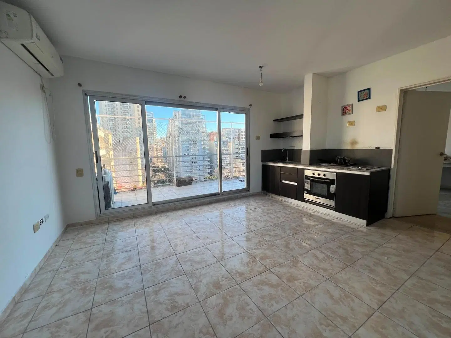Departamento de 2 ambientes con lindo balcón terraza 4
