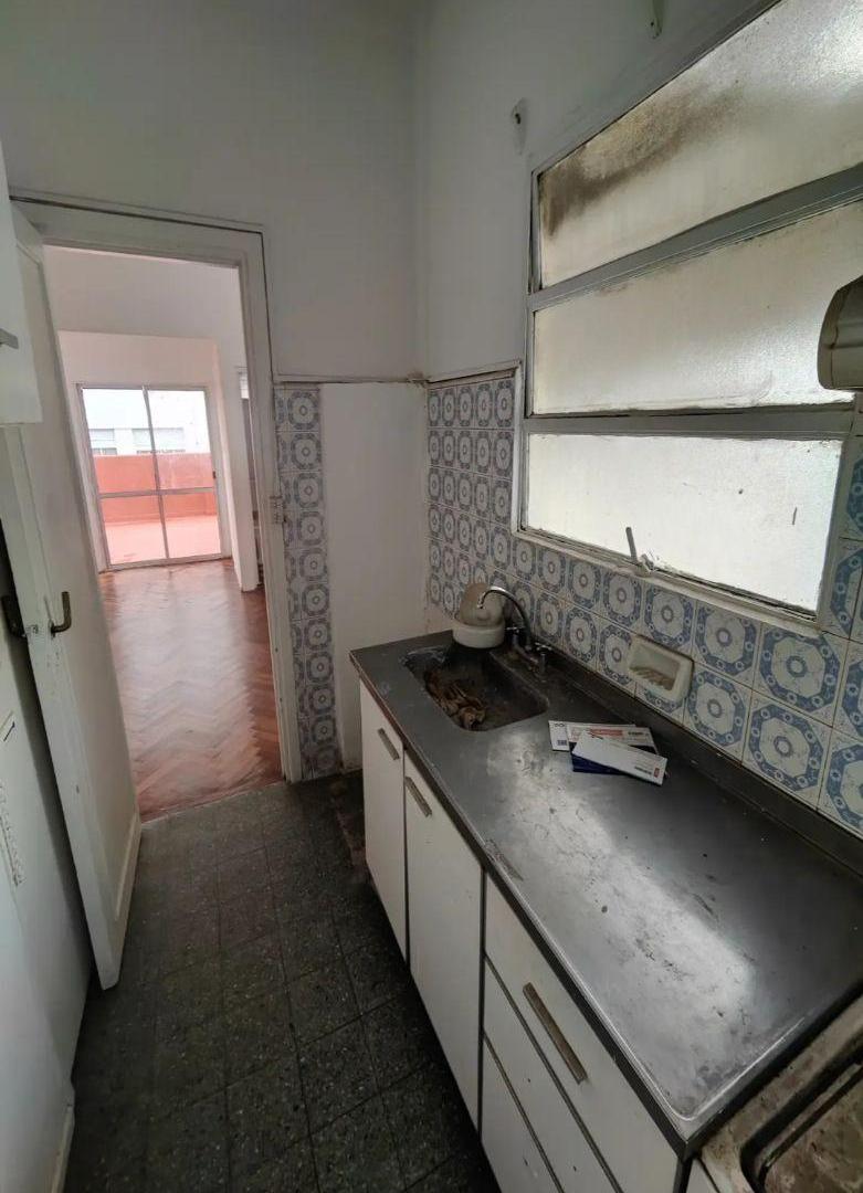 Foto de A Reciclar - Piso de 3 amb + dependencia con terraza propia al frente, imagen 3