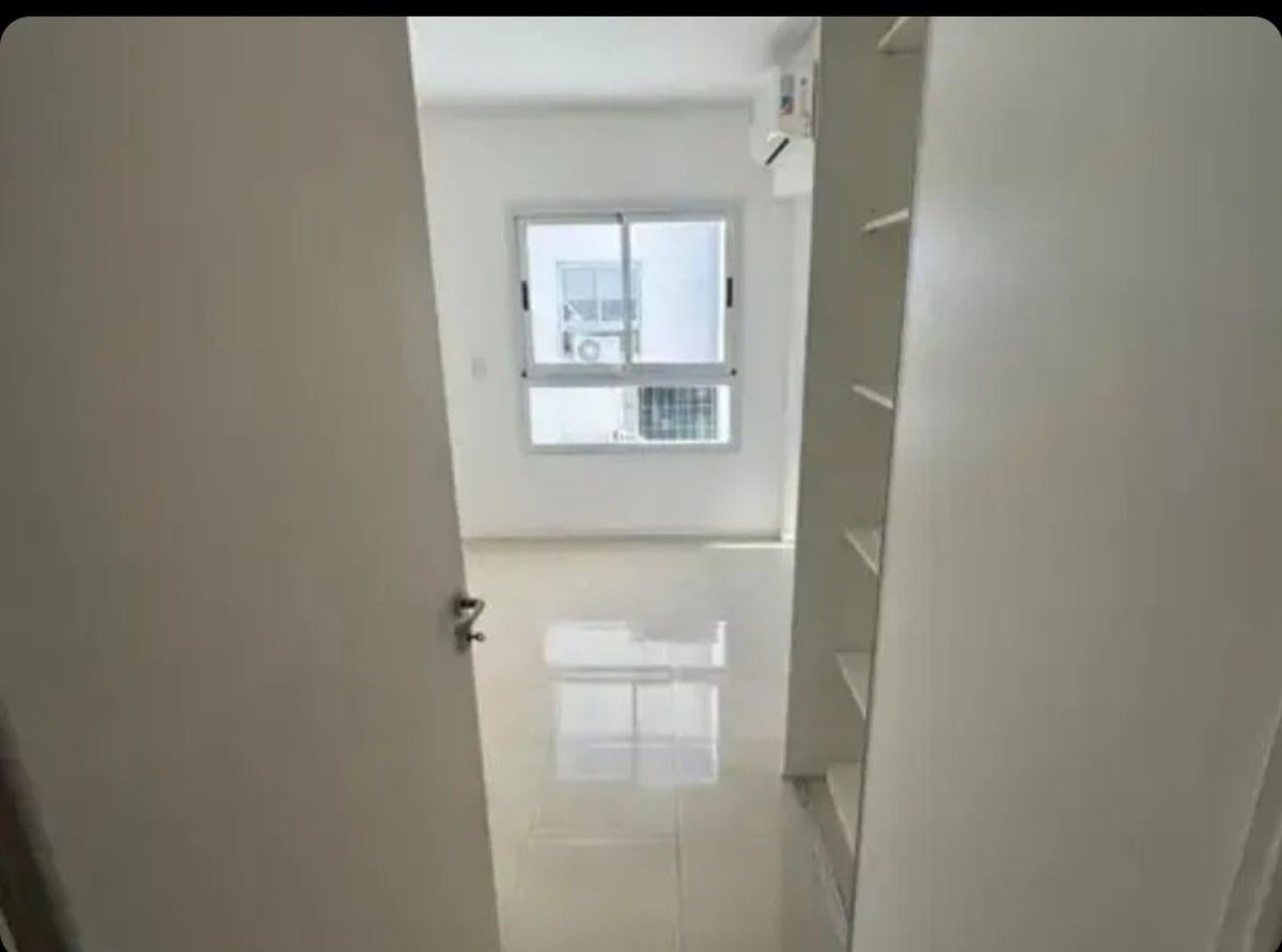 Foto de Muy lindo dpto 2 amb a contrafrente con balcon - Flores -, imagen 2