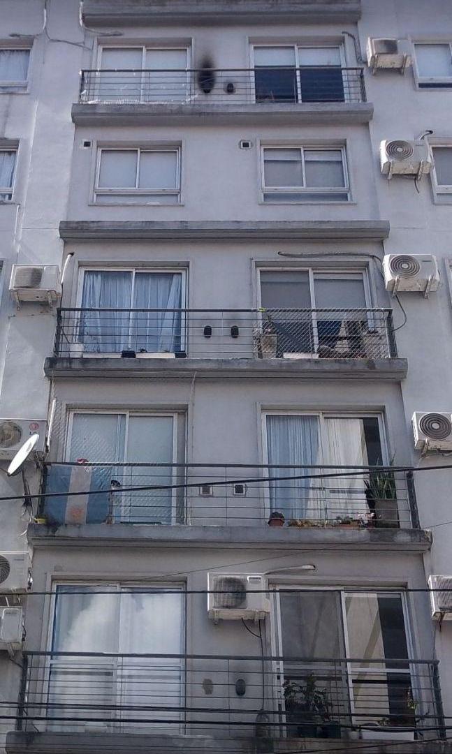 Departamento de 2 Ambientes C/ Cochera Vista al frente Ubicado a Mts de Maipu y Corrientes