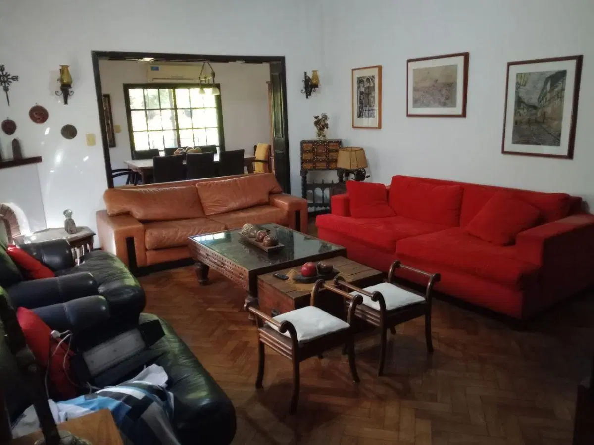 Chalet de 5 Ambientes en 2 Plantas, ubicado a Mts de la Av. Libertador en La Lucila 2