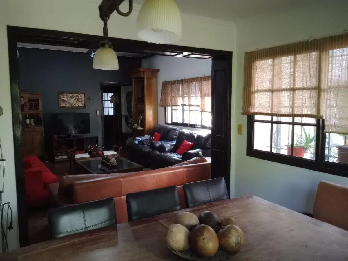 Chalet de 5 Ambientes en 2 Plantas, ubicado a Mts de la Av. Libertador en La Lucila 8