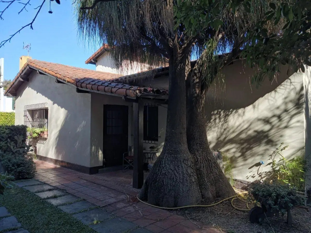 Chalet de 5 Ambientes en 2 Plantas, ubicado a Mts de la Av. Libertador en La Lucila 4