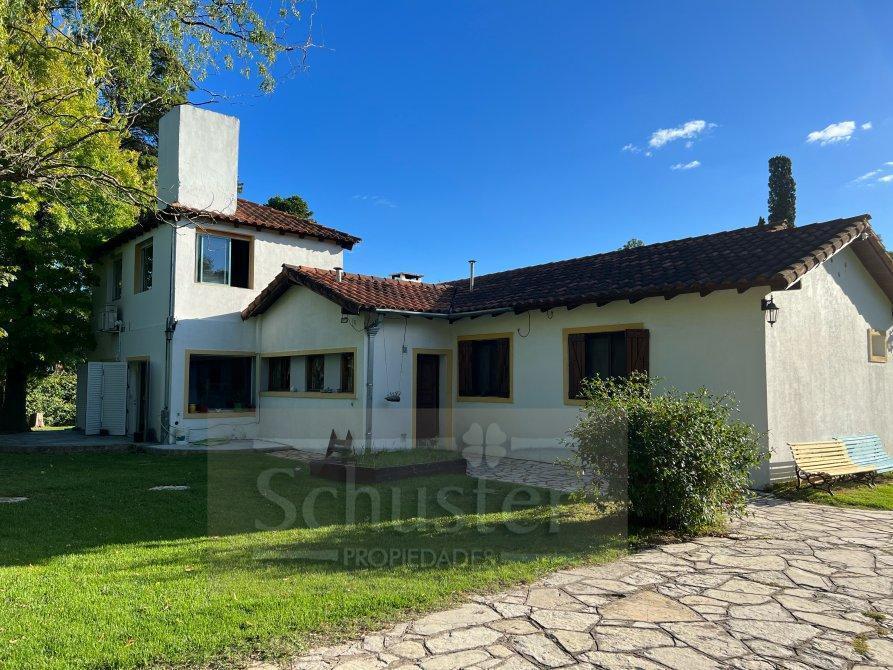 Venta Casaquinta Barrio El Trébol 3 DORMITORIOS 3600 m2 de parque